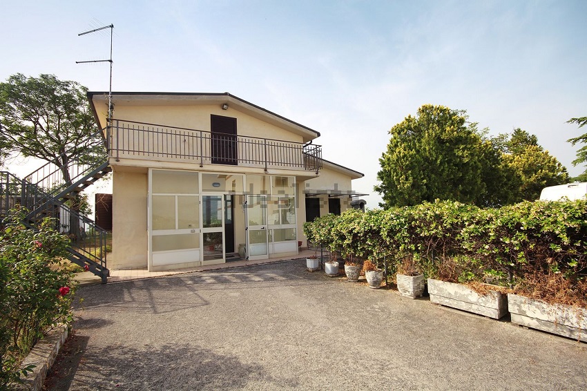 Villa in Civitaquana - Image 2