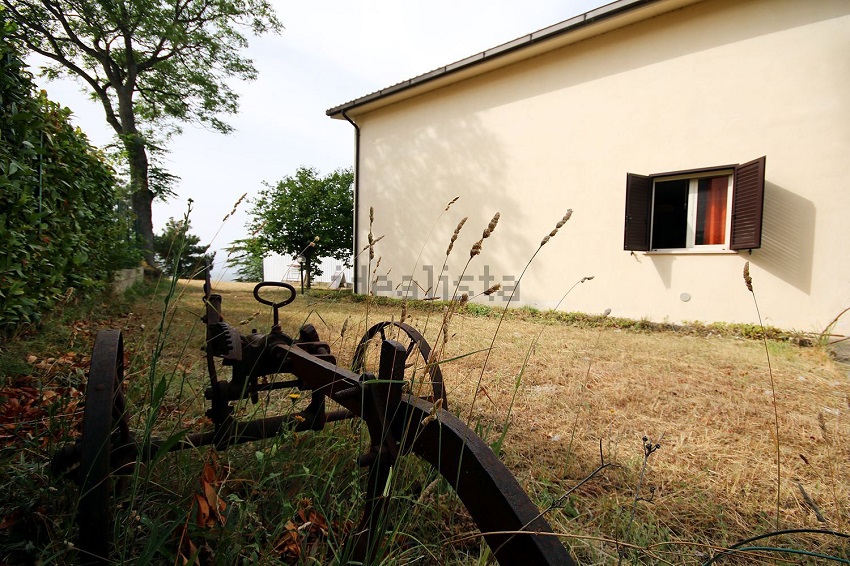 Villa in Civitaquana - Image 3