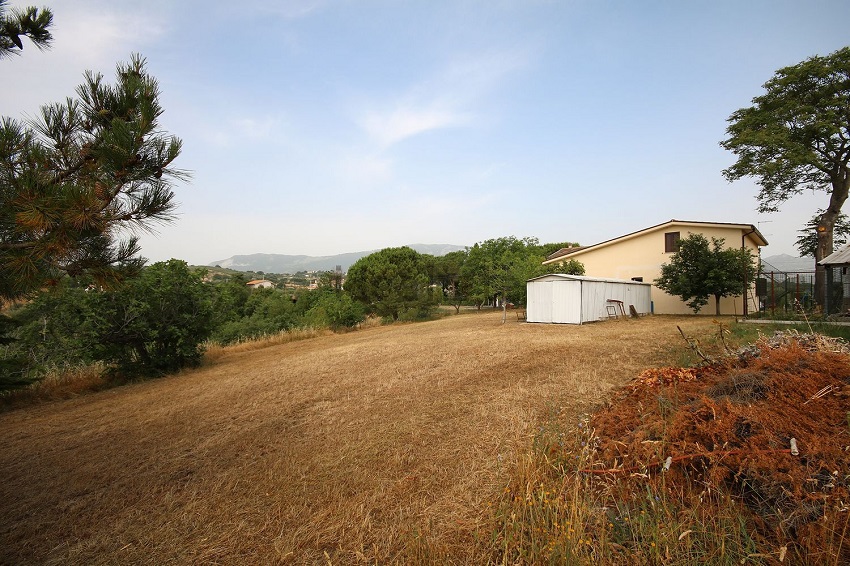 Villa in Civitaquana - Image 4